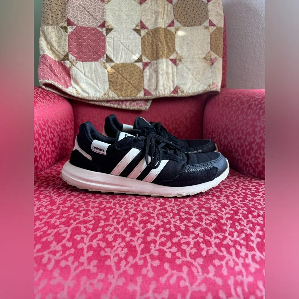 Adidas Original Classic Sneakers, Black & White, Size 8.5 - Picture 2 of 9